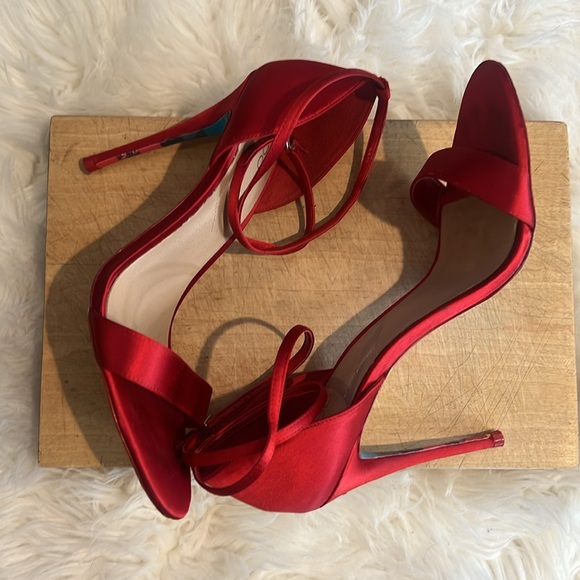 Aldo Red Satin One Strap Open Toe Wrap Heels - Picture 4 of 11